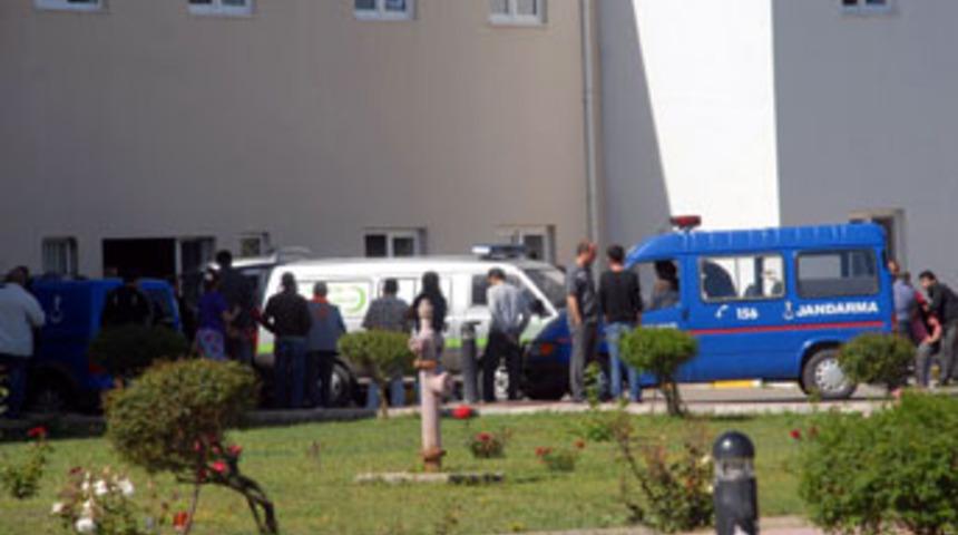 M&uuml;şteriler, g&uuml;venlik g&ouml;revlisini &ouml;ld&uuml;rd&uuml;