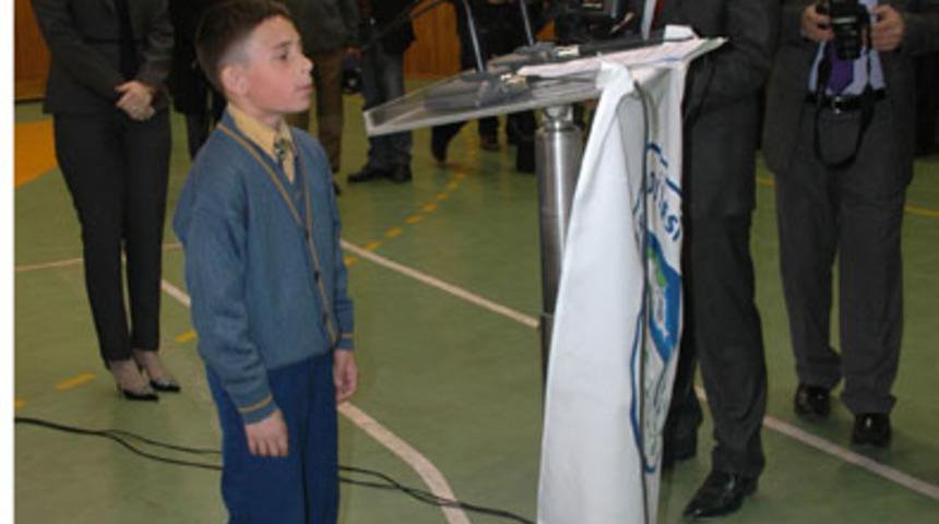 K&uuml;rs&uuml; boyundan b&uuml;y&uuml;k olunca