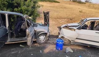 Adıyaman'da iki otomobil &ccedil;arpıştı: 8 yaralı