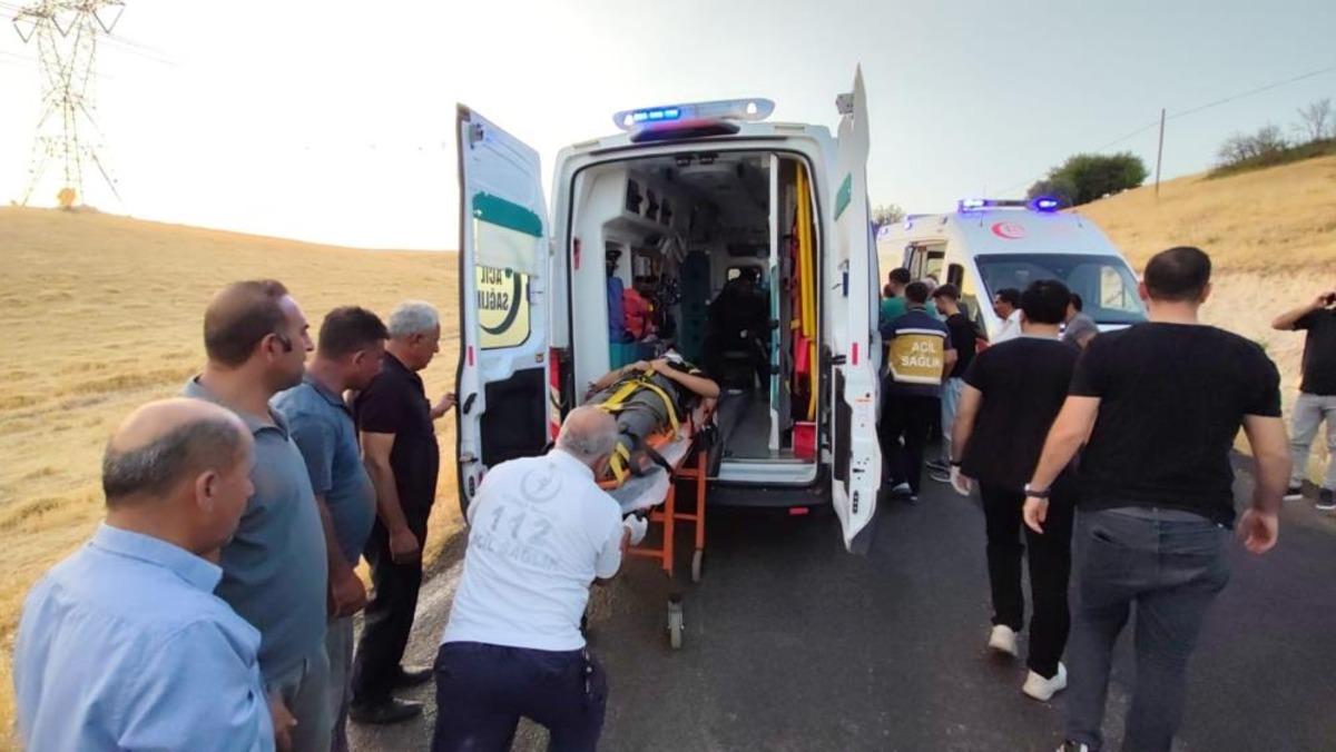 Adıyaman da iki otomobil &ccedil;arpıştı: 8 yaralı 1