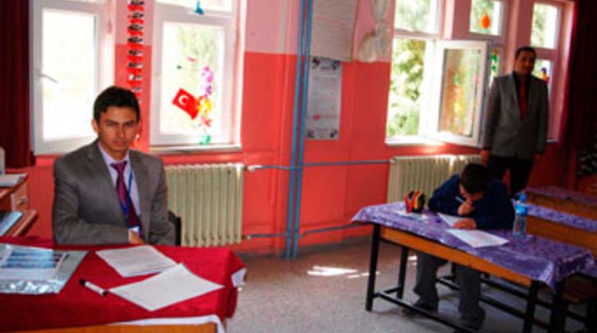 Koca okulda tek başına sınav