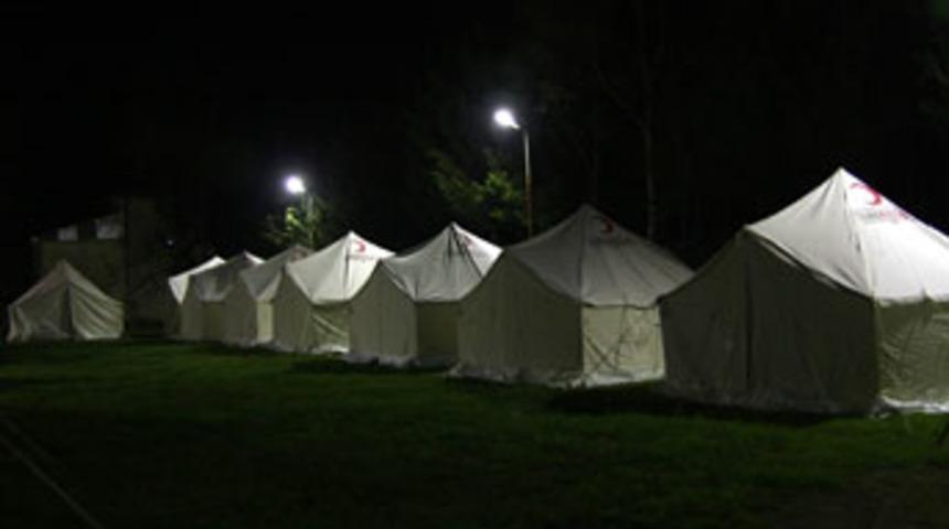 Suriyelile Kızılay &ccedil;adırına yerleştirildi