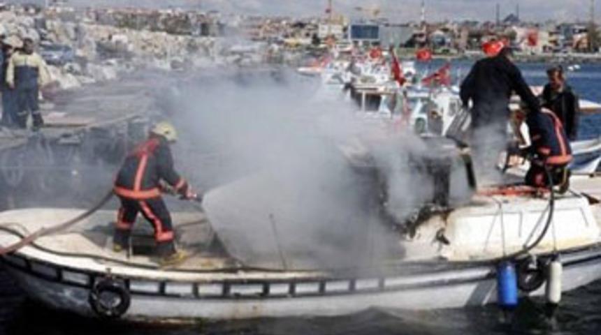 On lira i&ccedil;in babasının teknesini yaktı