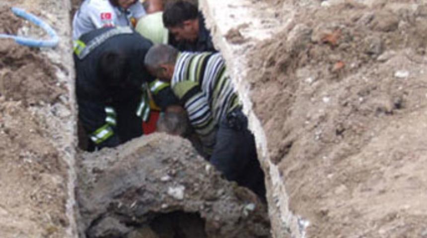 G&ouml;&ccedil;&uuml;k altındaki 2 iş&ccedil;i sağ kurtarıldı