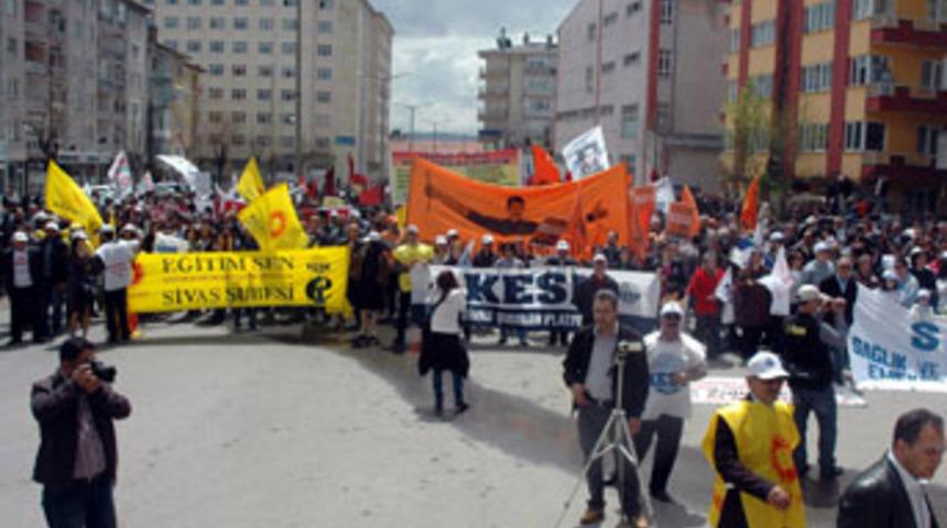 Sivas'ta 1 Mayıs coşkuyla kutlandı