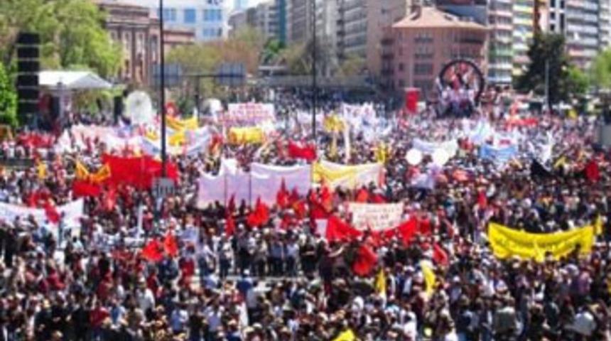 Başkent'te 1 Mayısı coşkulu kutladı