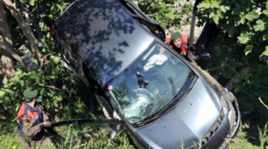 Ağaçta asılı kaldı