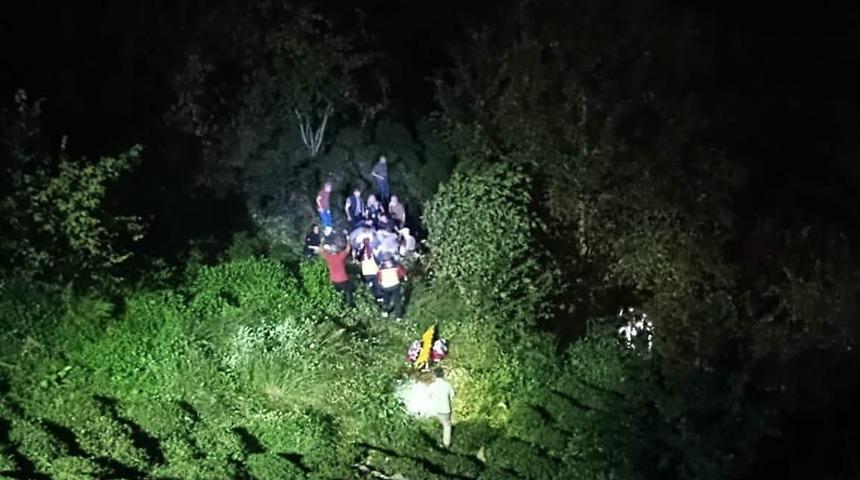 Rize&rsquo;de kamyonet u&ccedil;uruma yuvarlandı; ağabey ve kardeşi &ouml;ld&uuml;, 1 kişi yaralandı