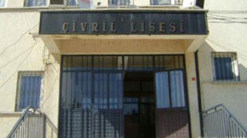 Kızlara 75 cm'den fazla yaklaşmak yasak