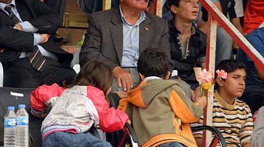 Yerlerine &ccedil;ocuklar oturdu