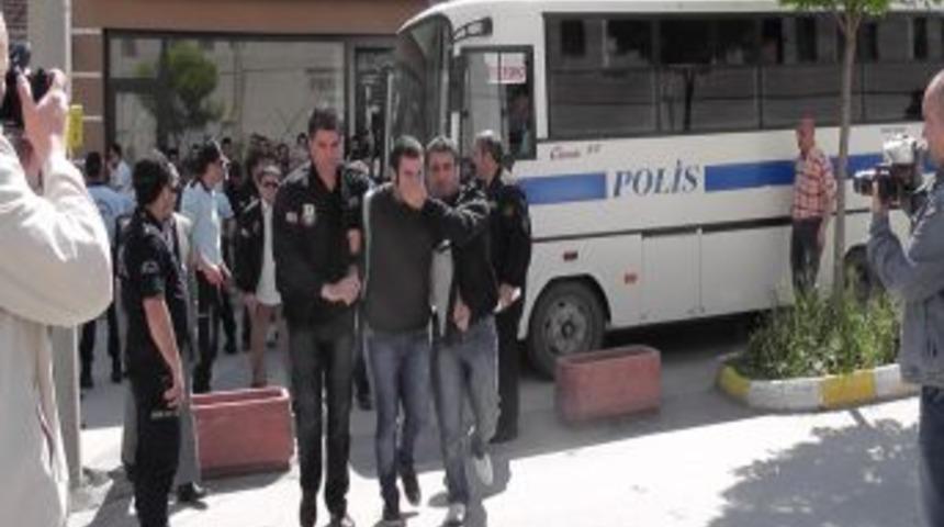 Ter&ouml;r &ouml;rg&uuml;t&uuml; KCK, s&ouml;zde anayasayı T&uuml;rk&ccedil;e hazırlamış