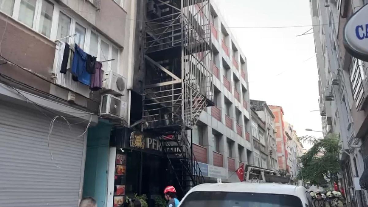 İstanbul da otel yangını! Çok sayıda yaralı var 1