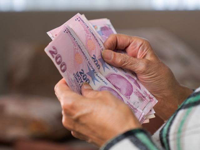 En d&uuml;ş&uuml;k emekli maaşı i&ccedil;in rakam geldi! Ocak 2027 zammı tahmini