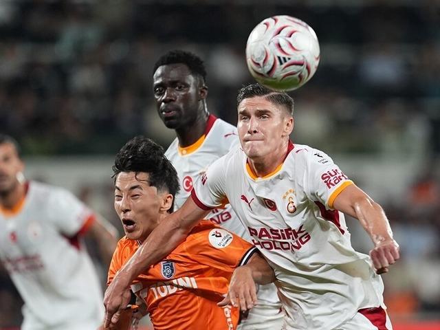 Başakşehir-Galatasaray ma&ccedil;ına hakem kararları damga vurmuştu! Trio ekibi yorumladı: Devam ettirilmeliydi...