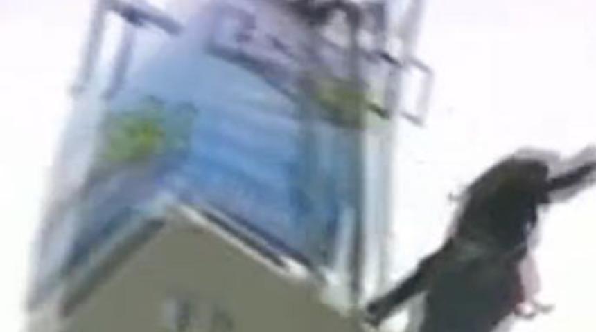 Muhabirin Jumping şovu