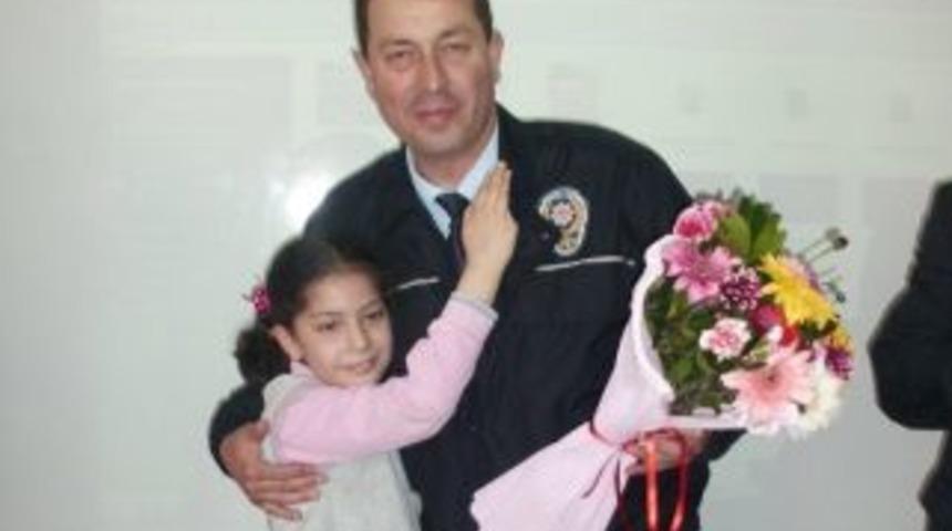 Polis &ouml;ğrencilere trafik dersi verdi