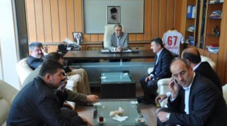 Milletvekili t&uuml;rkmen belediyeyi ziyaret etti