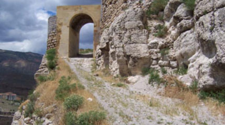 Tarih g&uuml;n y&uuml;z&uuml;ne &ccedil;ıkıyor