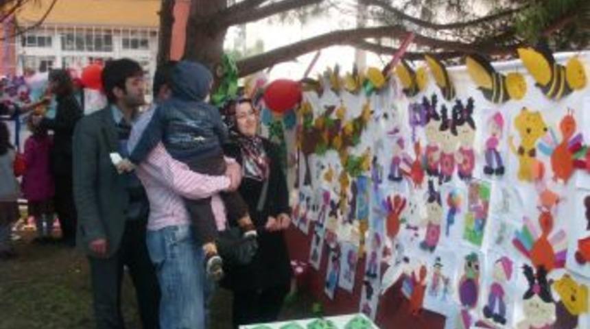 Minik &ouml;ğrenciler sergi a&ccedil;tı