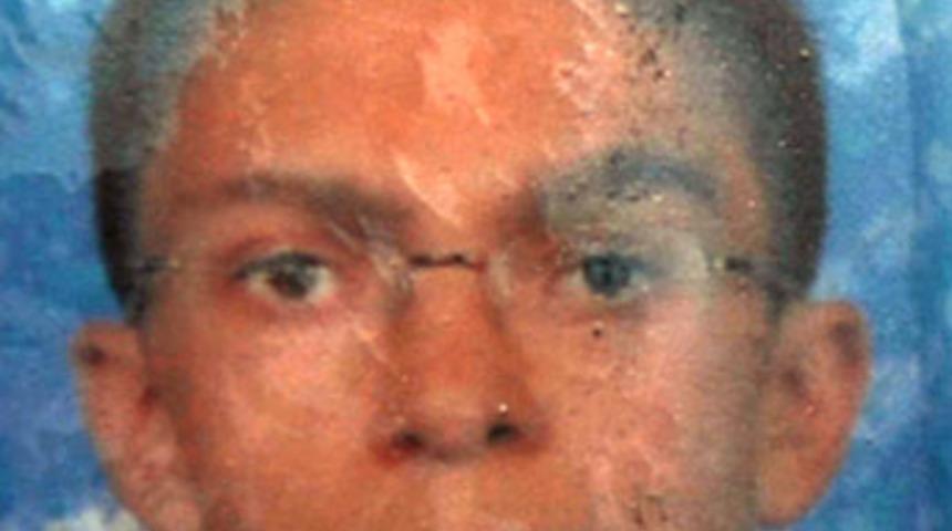 Kaçarken başına duvar parçası düştü