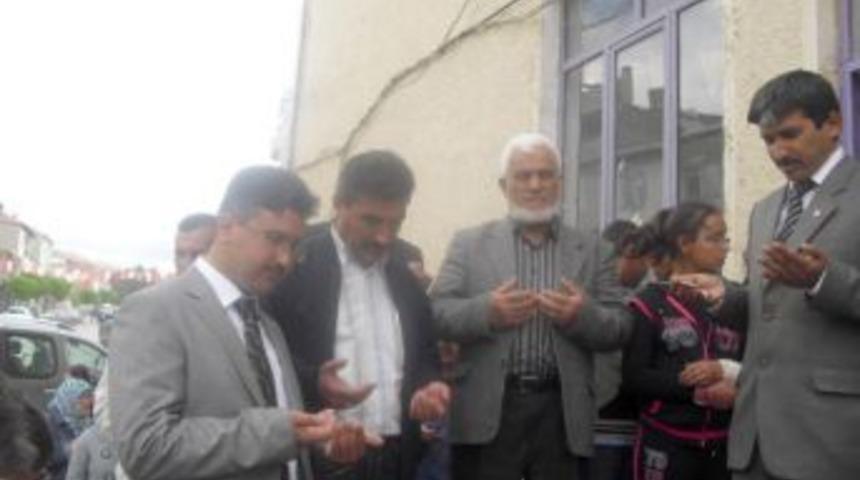 Yeni&ccedil;ubuk'ta eğitim g&ouml;n&uuml;ll&uuml;leri kermes a&ccedil;tı