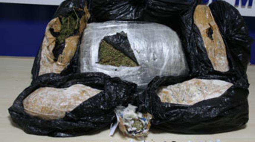 Oto yıkamacıda esrar servisi