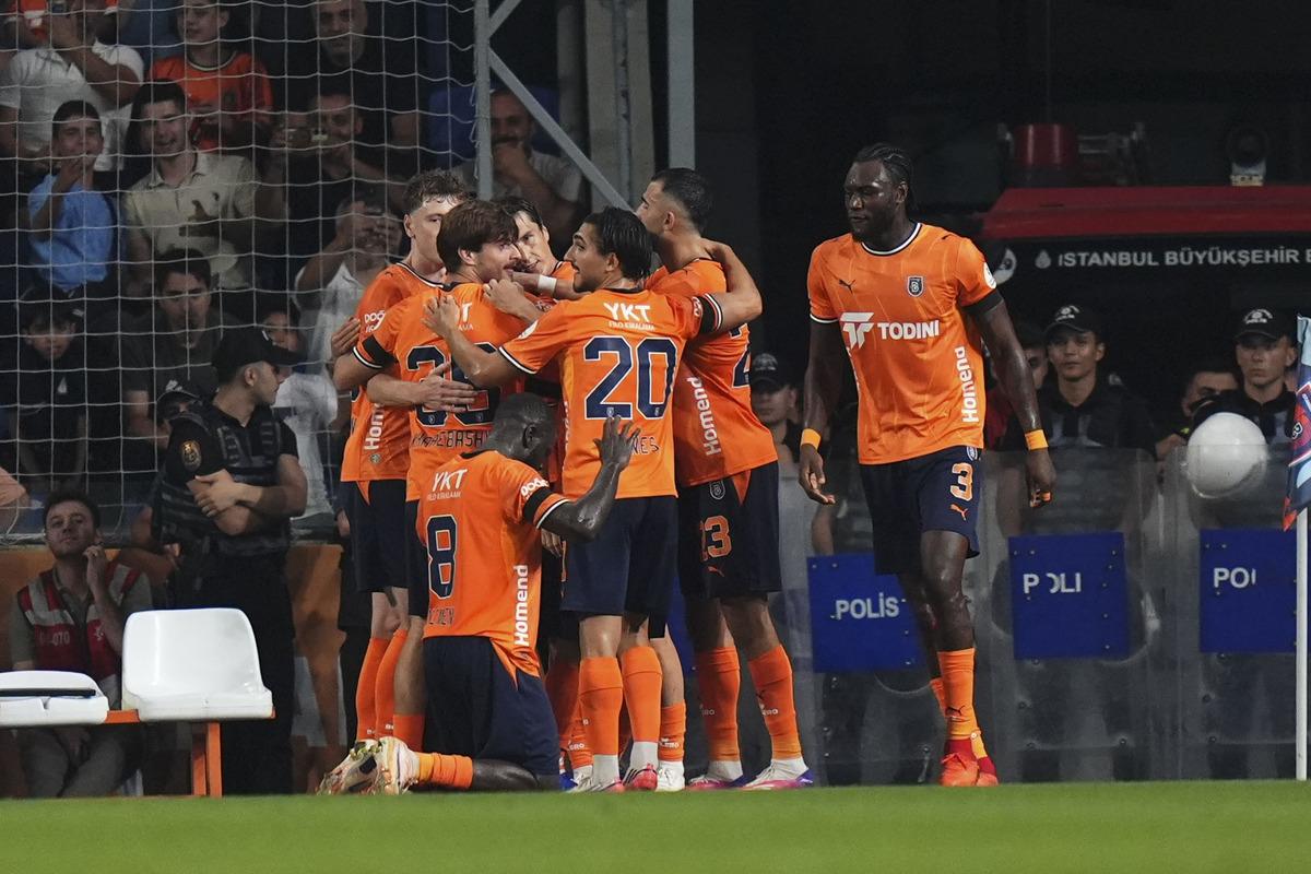 Erman Toroğlu ndan maçın ardından olay sözler: Galatasaray ın kenarda hocası yok! 4