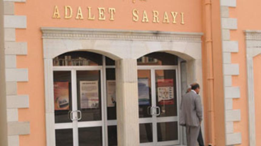 Hırsızlar adliyeyi soydu