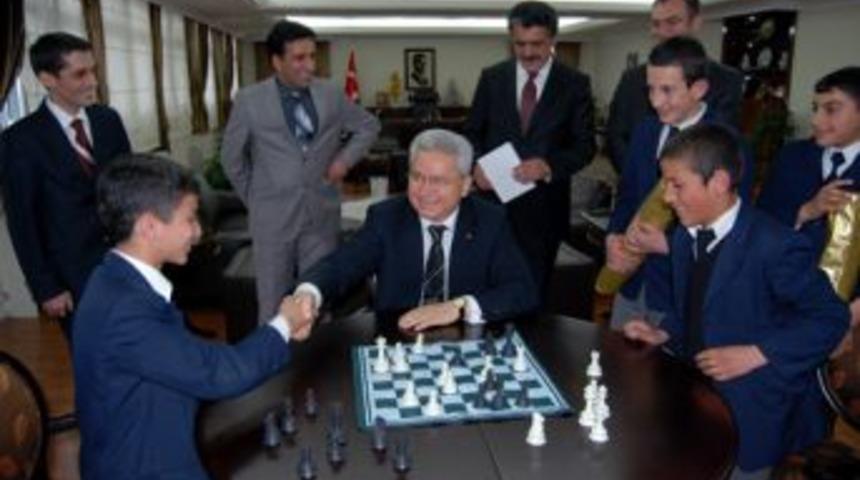Geleceğin Kasparovları Ardahan'da yetişecek