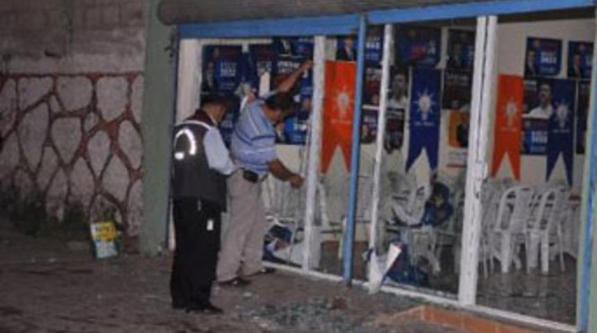 &Ccedil;o&ccedil;uktan polise bombalı saldırı