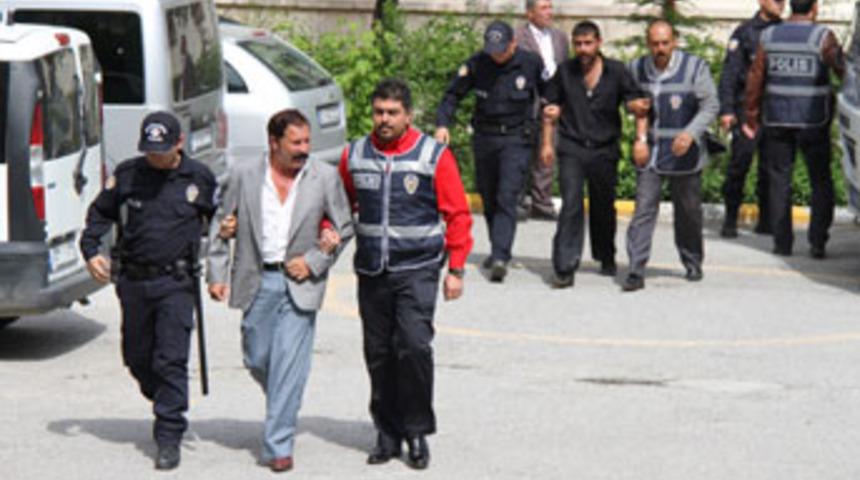 Ailece "hırsızlıktan" tutuklandılar