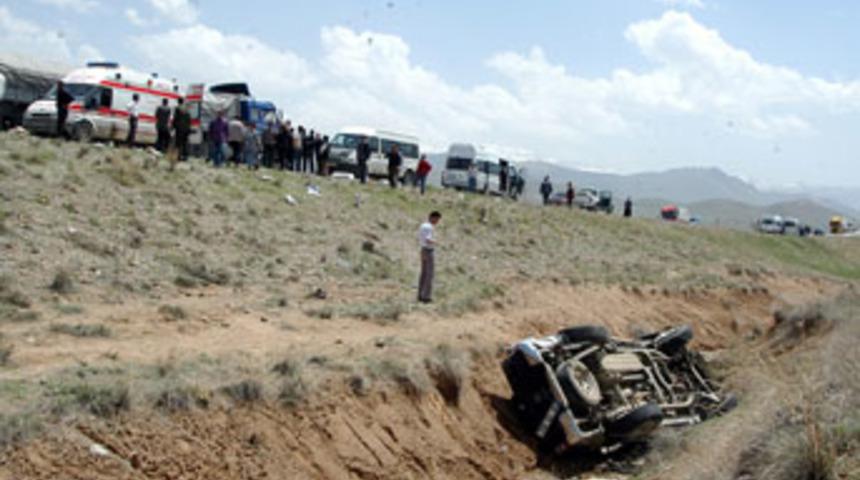 Katliam gibi kaza: 5 &ouml;l&uuml;