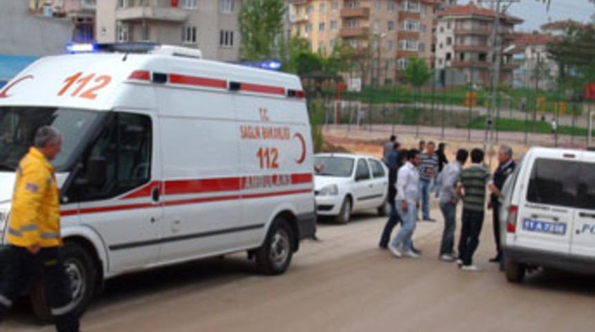 Minib&uuml;s&ccedil;&uuml;-&ouml;ğrenci kavgası: 2 yaralı