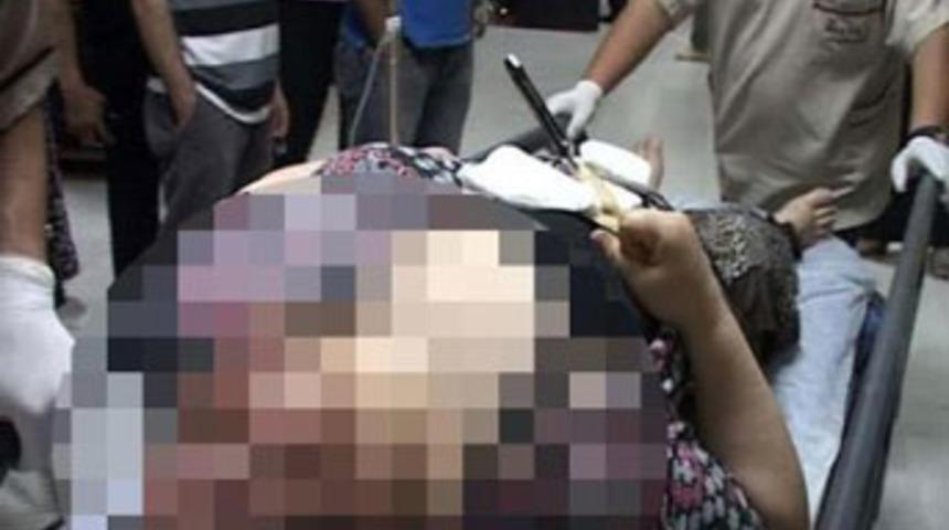 Boşanmak isteyen eşine kızdı, kendi bıçakladı