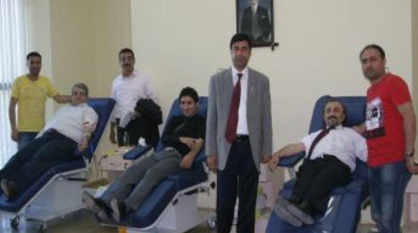 Siirt'i Sevenler Derneği, kan bağış kampanyası d&uuml;zenledi