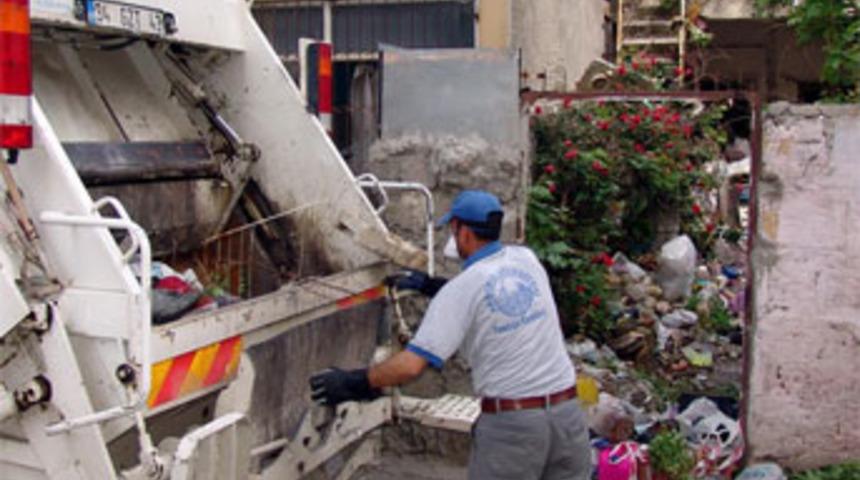 Evden 2 kamyon çöp çıktı