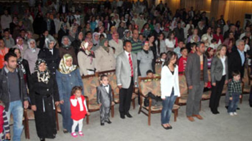 &Ouml;ğrencilerden şiir ve t&uuml;rk&uuml; gecesi