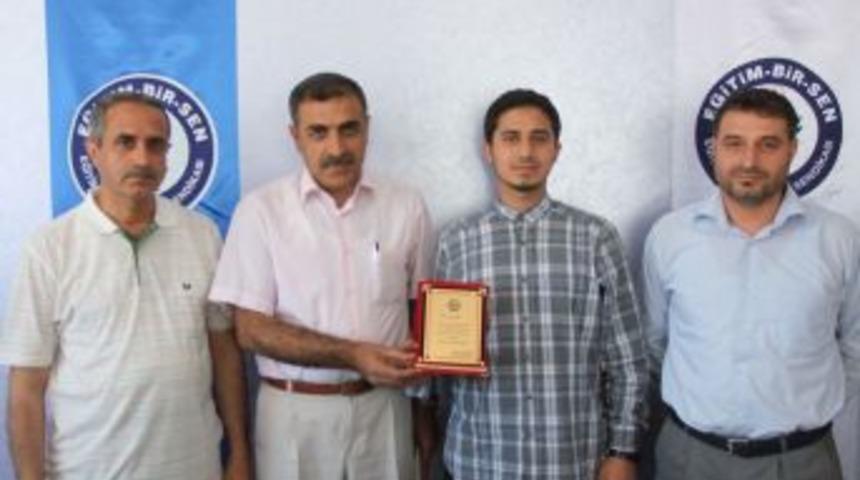 Eğitim Bir Sen&rsquo;de &ouml;d&uuml;l t&ouml;reni