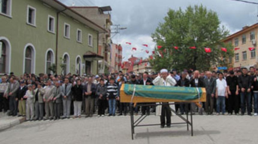 Cenazesini imam kardeşi kıldırdı