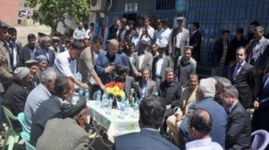 Vali &Ccedil;olak, dolunun vurduğu Beğendik beldesinde incelemelerde bulundu