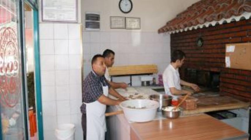 Can Pide ve Kebap Salonu, 16. yılını Yal&ccedil;ın Menteş'le kutladı