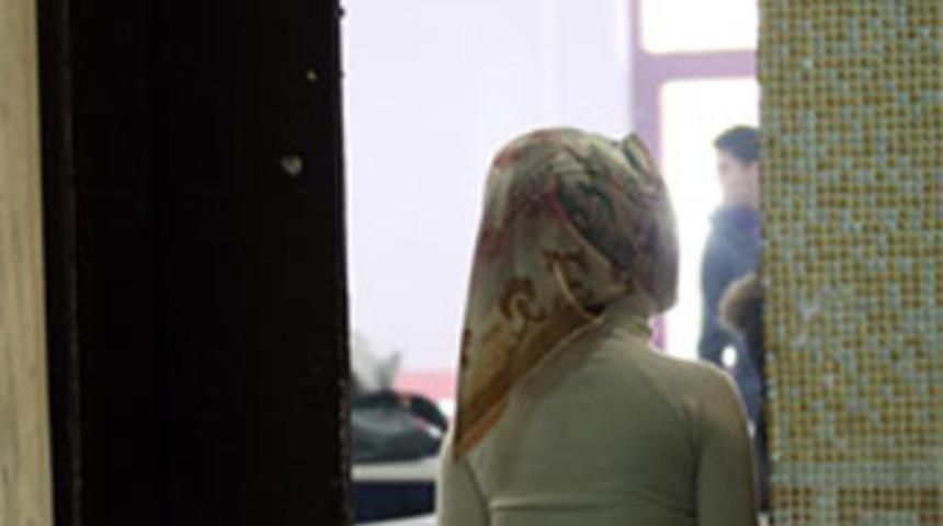 Türbanlı öğrenciye görülmemiş şiddet