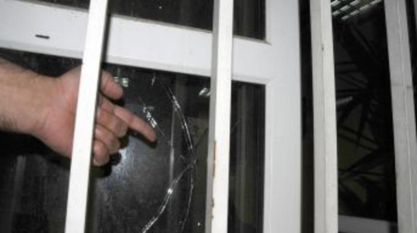 AK Parti Diyarbakır İl Başkanlığına bombalı saldırı yapıldı