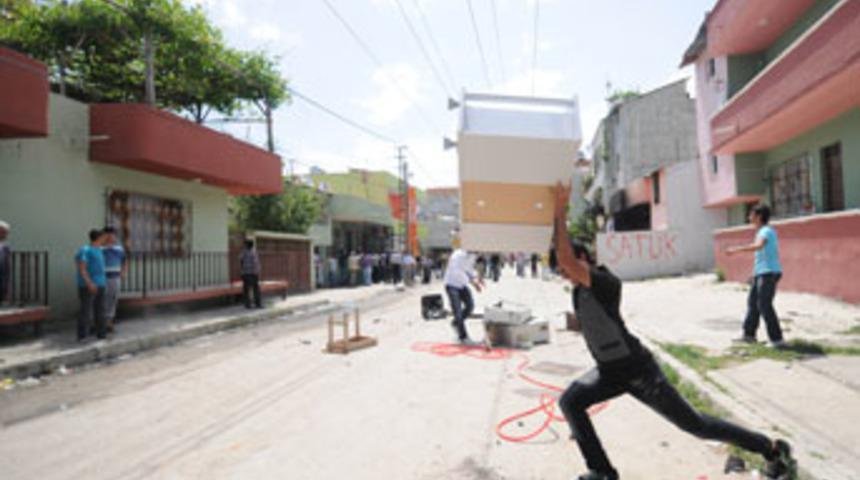 Mahalle kavgası: 1 &ouml;l&uuml;, 41 yaralı