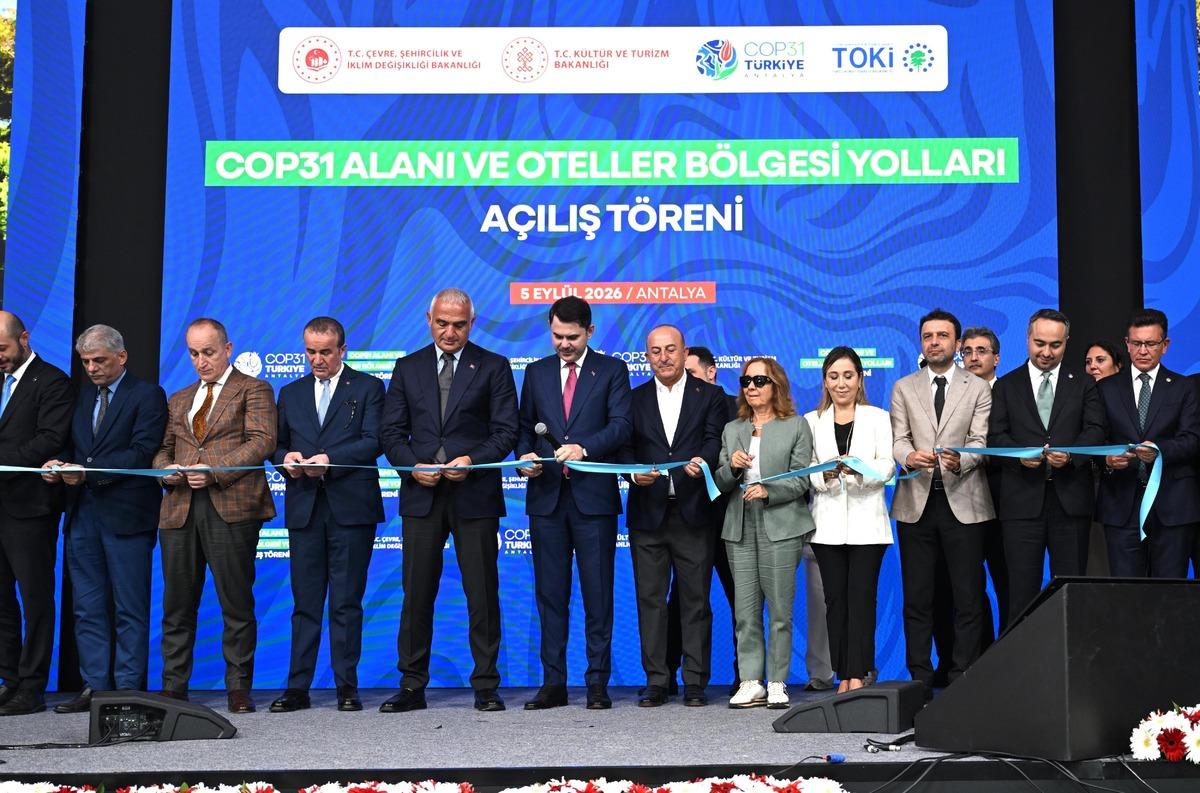 Bakan Kurum dan Antalya da anlamlı mesaj! "Kimsenin, tabiatımızı kirletmesine m&uuml;saade etmedik, etmeyeceğiz" 1