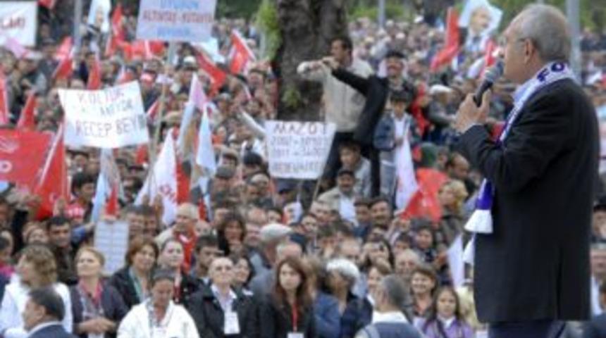 Kılı&ccedil;daroğlu Afyon'da se&ccedil;mene hitap etti