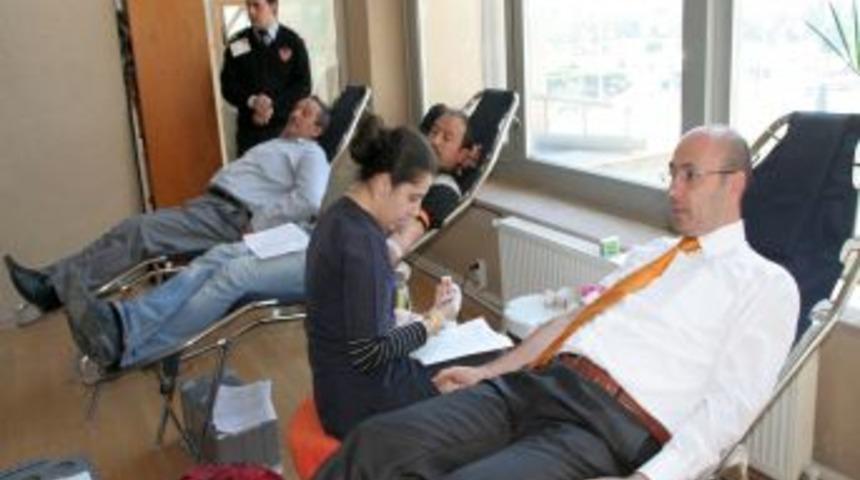 Erzincan Belediyesi &ccedil;alışanları kan bağışında bulundu