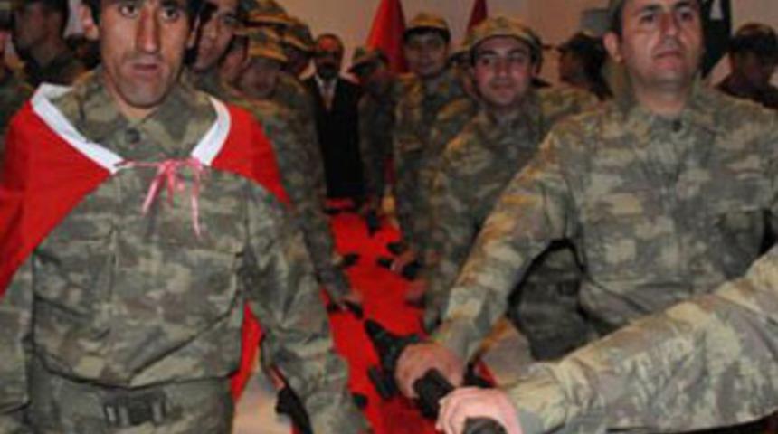 Engelliler &ccedil;akı gibi asker oldu