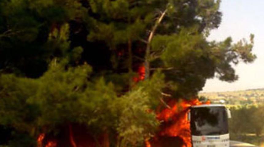 Tur otobüsü yandı