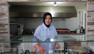 v mutfağında başladı, şimdi 8 kişiye iş veriyor! Depremzede annenin hayatı aldığı hibeyle değişti